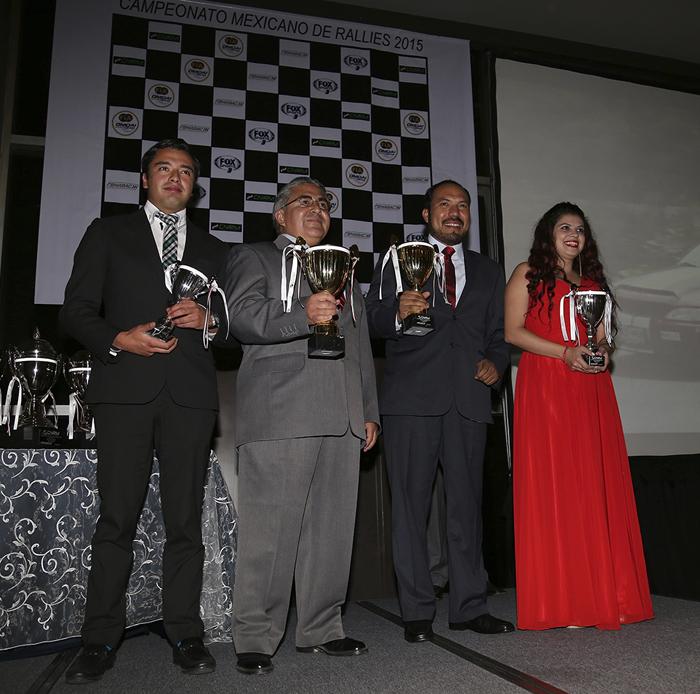 PREMIACION_CNRM_2015_CAMPEONES_REGULARIDAD_NOVATOS_1_EMMANUEL_OSORIO_JORGE_AMEZQUITA_2_FERNANDA_VALDEZ_3_CESAR_VALENCIA_ANTONIO_SANCHEZ_FLORES_IMG_4939.jpg