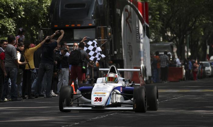 ROAD_SHOW_F4_RUMBO_A_LA_GRAN_FINAL_DEL_BENITO_JUAREZ_FERNANDO_URRUTIA_ANTONIO_SANCHEZ_FLORES_IMG_3427.jpg