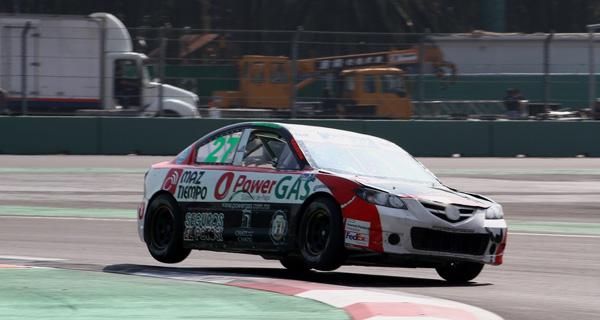 Gustavo_Barrales_podio_en_Mexico.JPG