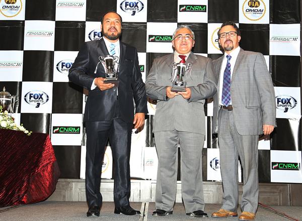 foto_8_PREMIACION_CAMPEONATO_MEXICANO_DE_RALLIES_2016_REGULARIDAD_INTERMEDIOS_CAMEONES_EMMANUEL_OSORIO_NAVEGANTE_JORGE_AMEZQUITA_ANTONIO_SANCHE.jpg