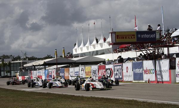 DOMINGO_pr_CARRERA_3_ARRANCADA_FIA_FORMULA_4_NACAM_GRAAN_PREMIO_RIVIERA_MAYA_INTERJET_PRESENTADO_POR_GREAT_PARNASSUS_ANTONIO_SANCHEZ_FLORES_IMG_0272.jpg