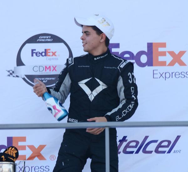 Sergio Martinez en el podio.JPG