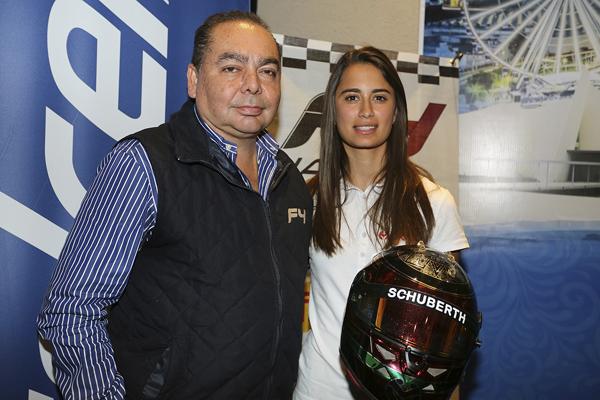 PUE FLAVIO ABED CEO F4, ALEXANDRA MOHNHAUPT PILOTO MOMOF4 FOTO ANTONIO SANCHEZ FLORES IMG_6664.jpg