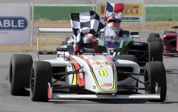 F4 CARRERA 3 1 MOISES DE LA VARA IMG_9667.jpg