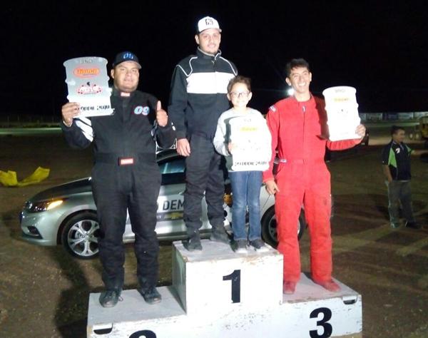 2.- Podium Novatos V8.jpg