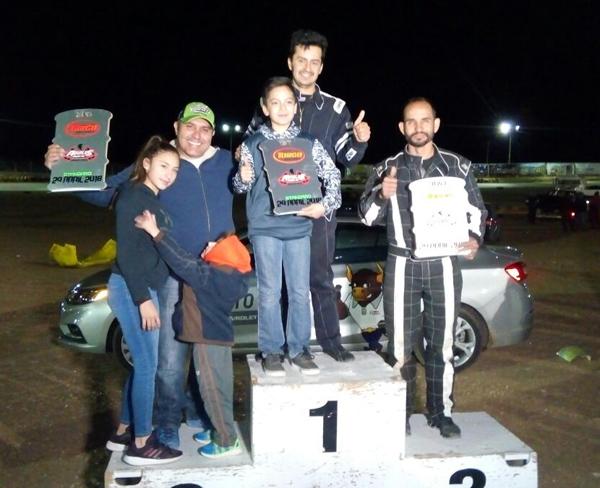 4.- Podium Estándar V8.jpg