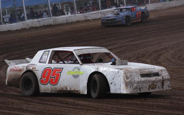 2.- Novatos V8 2.JPG