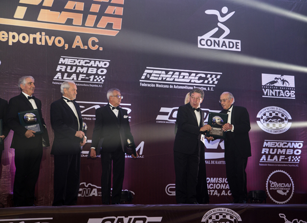 CASCOS DE ORO Y PLATA FEMADAC Y EXCELENCIA EN EL DEPORTE 2018 OSCAR FERNANEZ GOMEZ DISENO ORIGINAL AHR ALFONSO OROS FOTO A S F IMG_8175.jpg