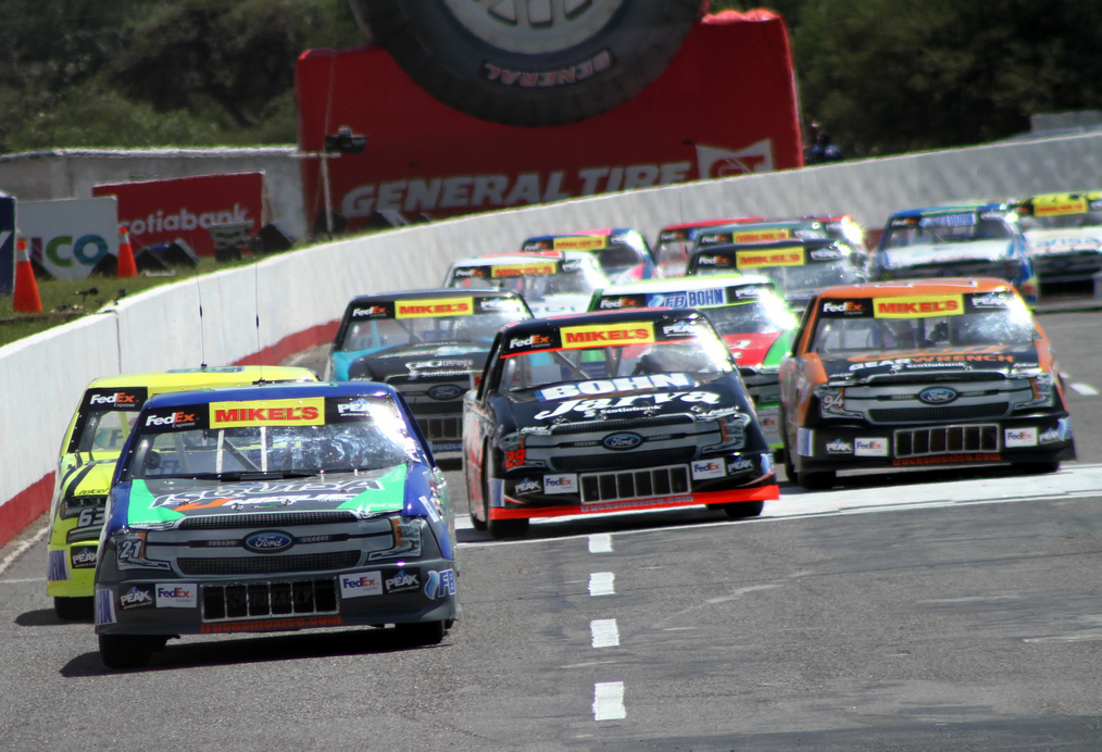 Marcelo_García_Serna_piloto_Mikels.jpg