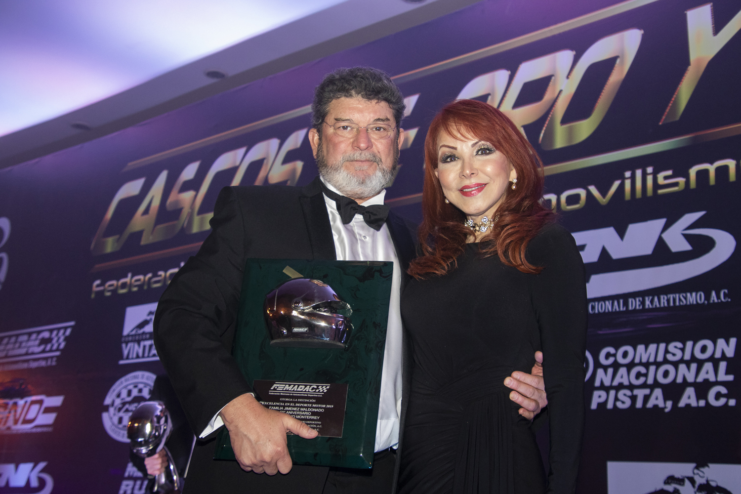 GALA_CASCOS_DE_ORO_Y_PLATA1.jpg